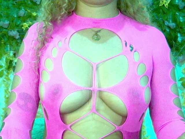 Crystal25 live cam on BongaCams