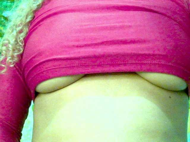 Crystal25 live cam on BongaCams