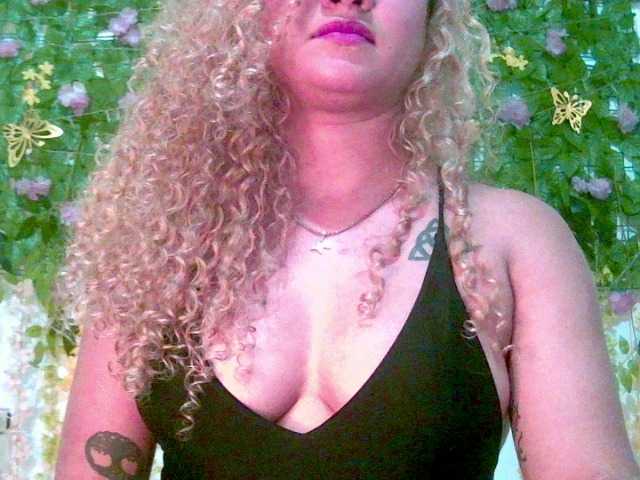 Crystal25, en vivo ahora en BongaCams