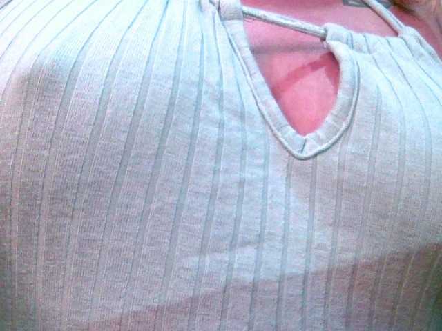 Crystal25's BongaCams show and profile