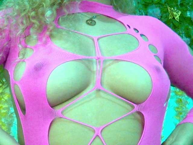 Crystal25 live cam on BongaCams