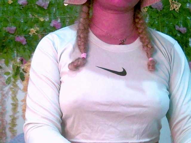 Crystal25 live cam on BongaCams