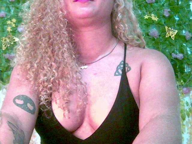 Crystal25, en vivo ahora en BongaCams