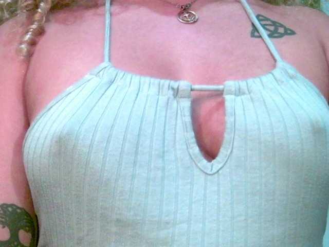 Crystal25 live cam on BongaCams