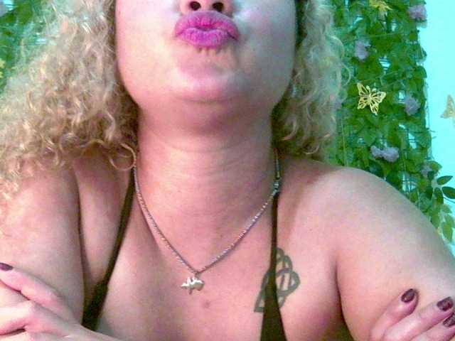 Crystal25, en vivo ahora en BongaCams