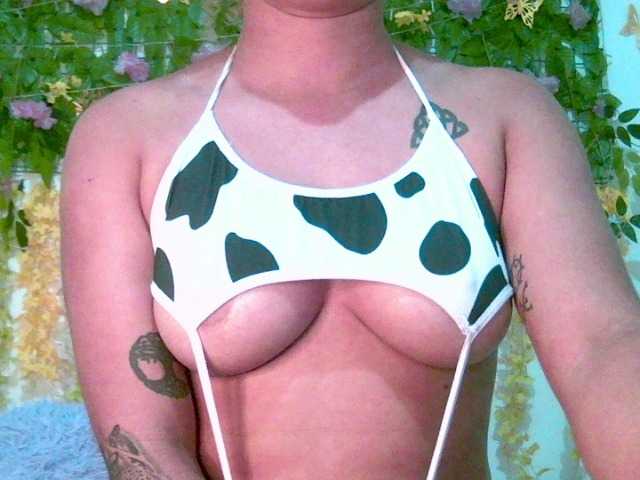 Crystal25 live cam on BongaCams