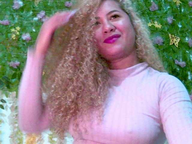 Crystal25 live cam on BongaCams