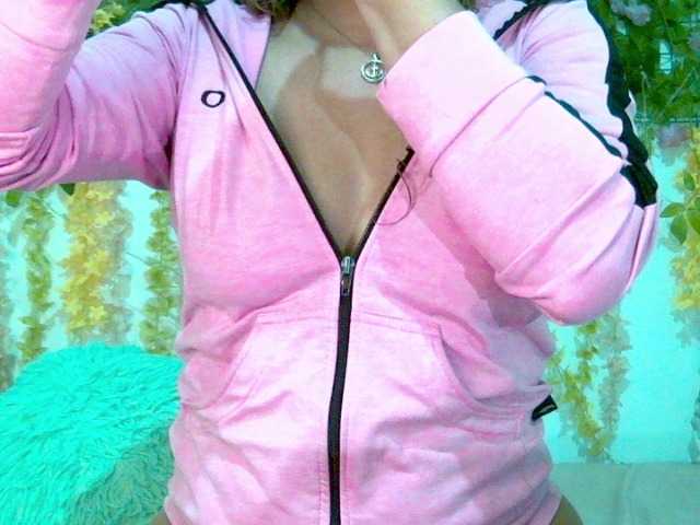 Crystal25 Live Cam on BongaCams