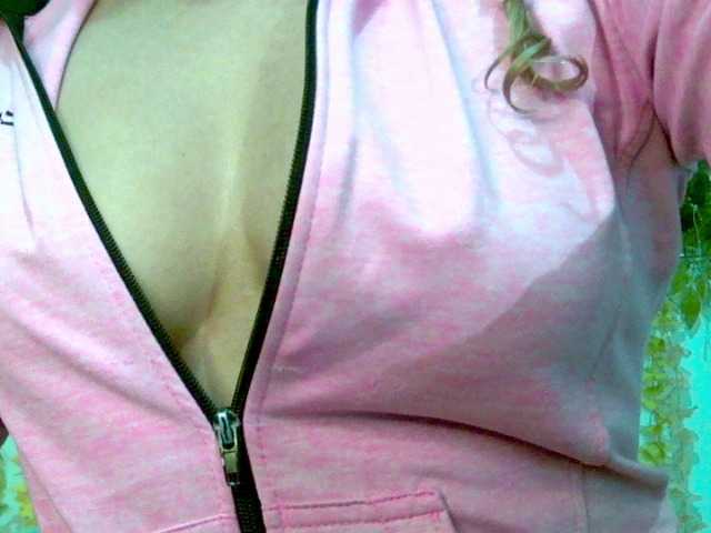 Crystal25 live cam on BongaCams