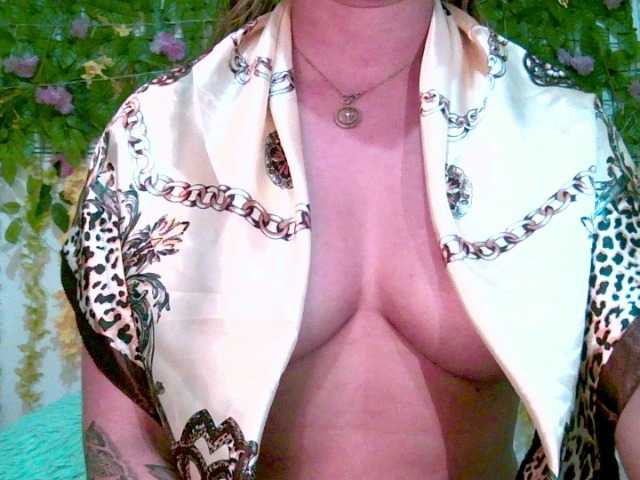 Crystal25 live cam on BongaCams