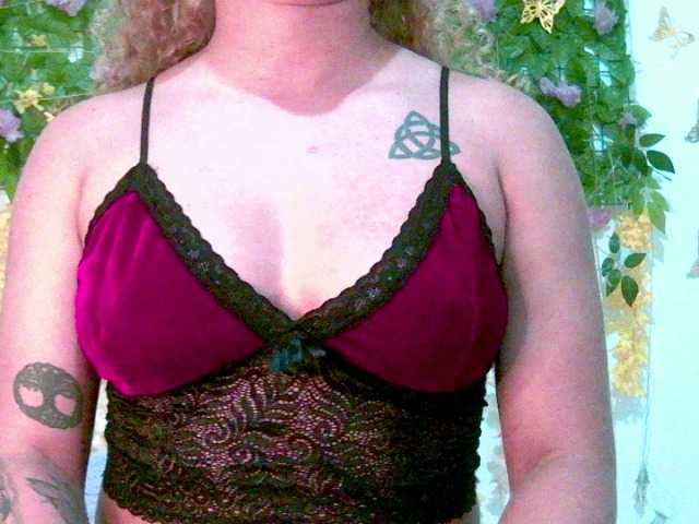Crystal25 live cam on BongaCams