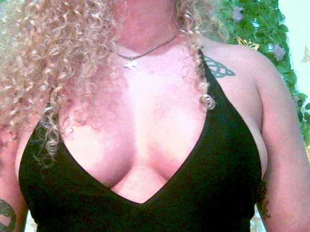 Crystal25, en vivo ahora en BongaCams