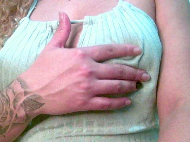 Crystal25 live cam on BongaCams
