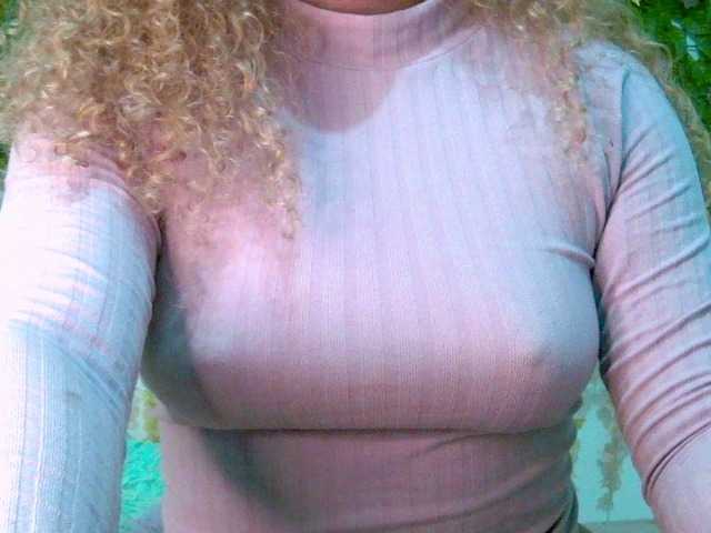 Crystal25 live cam on BongaCams