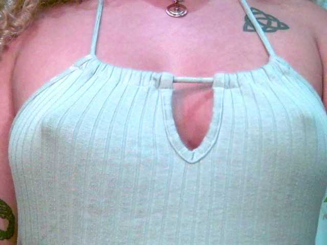Crystal25 live cam on BongaCams