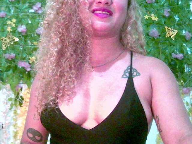 Crystal25, en vivo ahora en BongaCams