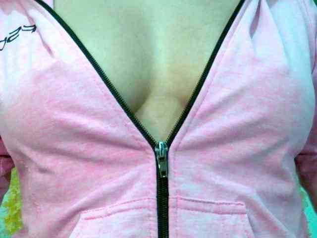 Crystal25 Live Webcam on BongaCams