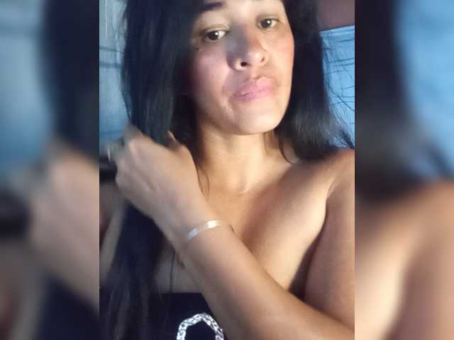 Letty33 live cam on BongaCams