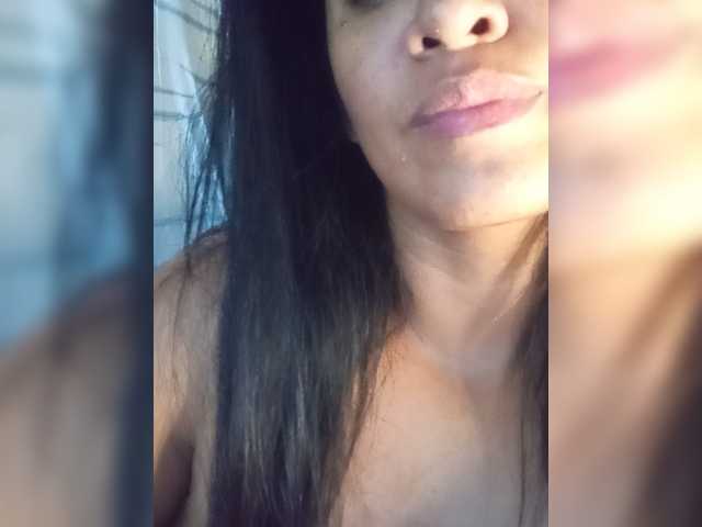 Letty33 live cam