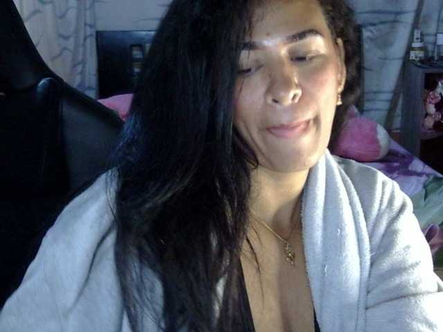 Letty33 live cam on BongaCams
