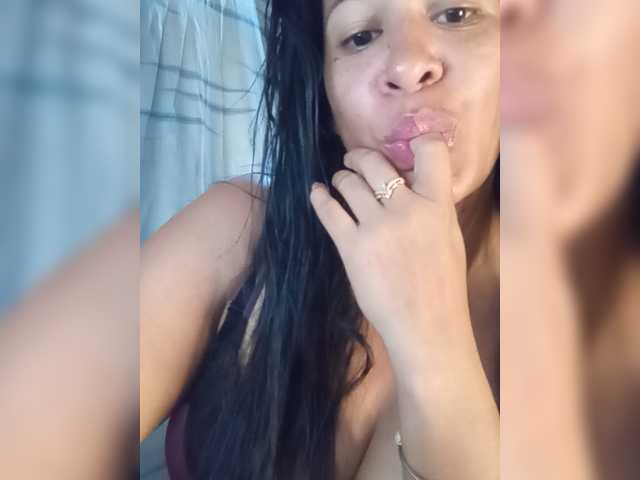 Letty33 live cam on BongaCams