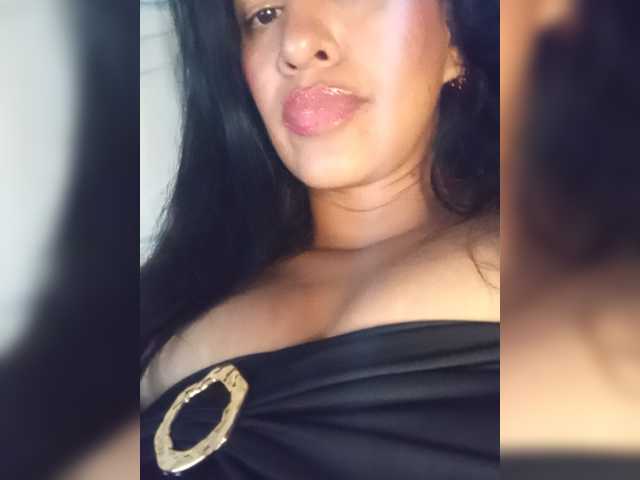Letty33 live cam on BongaCams