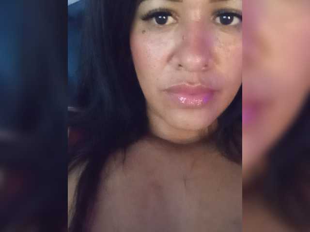Letty33 live cam on BongaCams