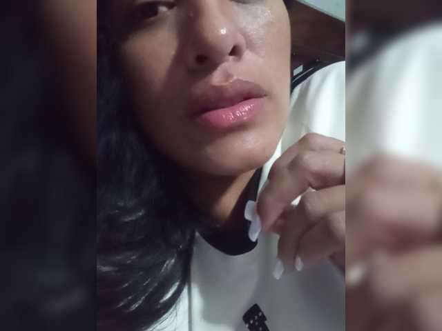 Letty33 live cam on BongaCams