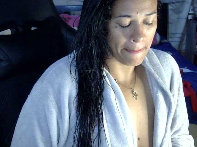 Letty33 live cam on BongaCams