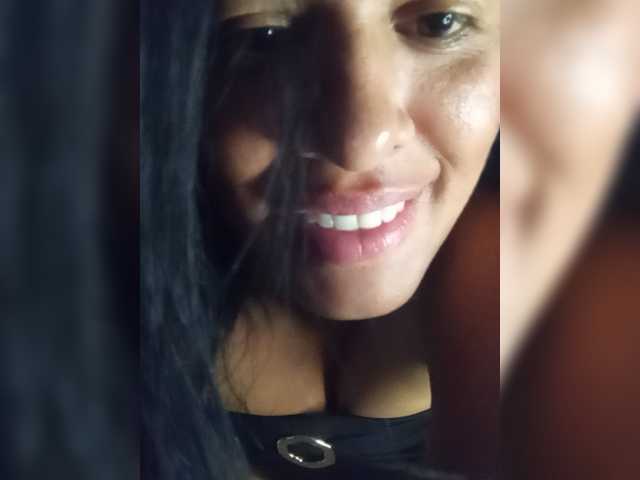 Letty33 live cam