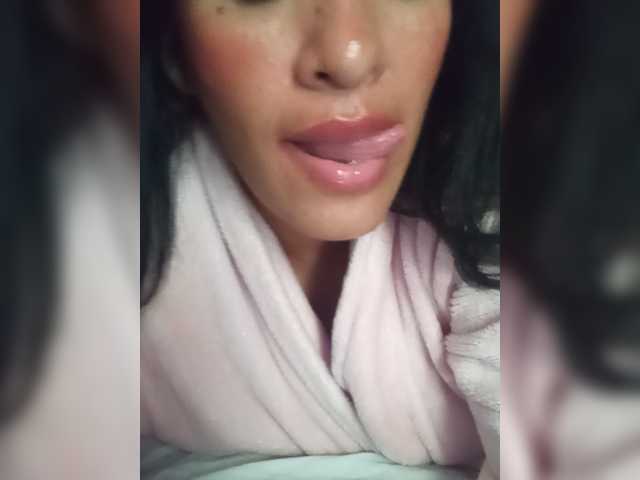 Letty33 live cam on BongaCams