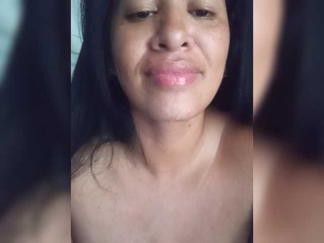 Letty33 live cam on BongaCams