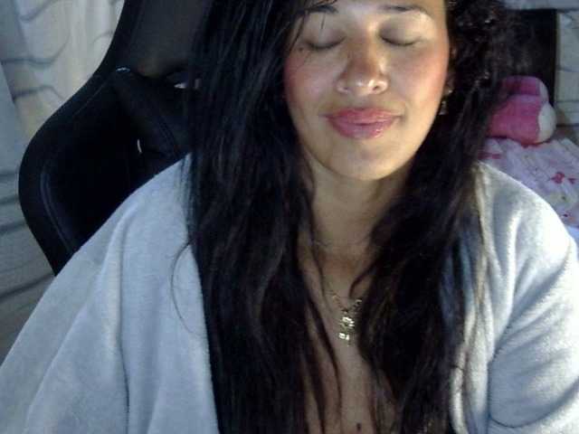 Letty33 live cam on BongaCams