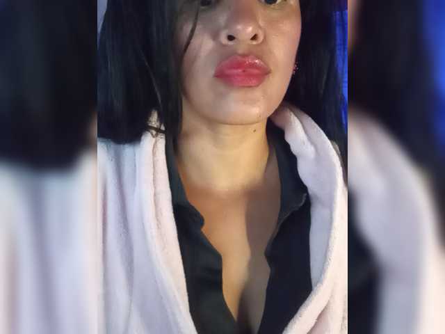 Letty33 live cam on BongaCams