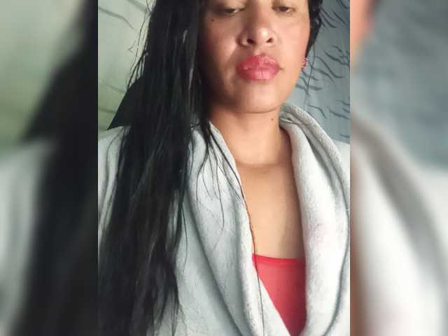 Letty33 live cam on BongaCams