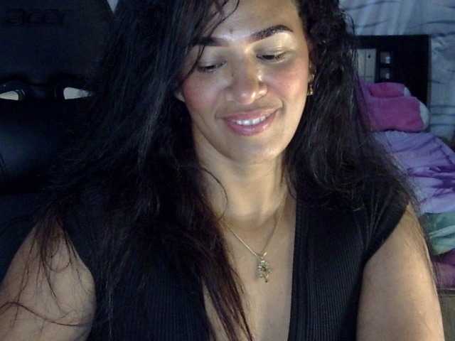 Letty33 live cam on BongaCams