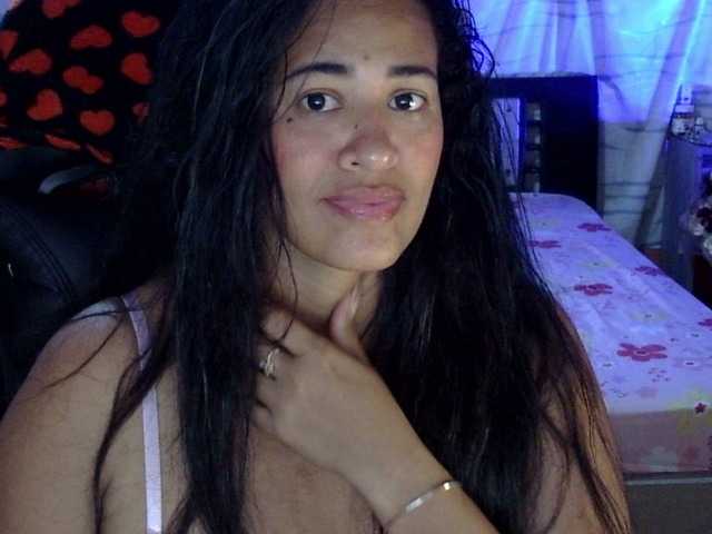 Letty33 live cam on BongaCams