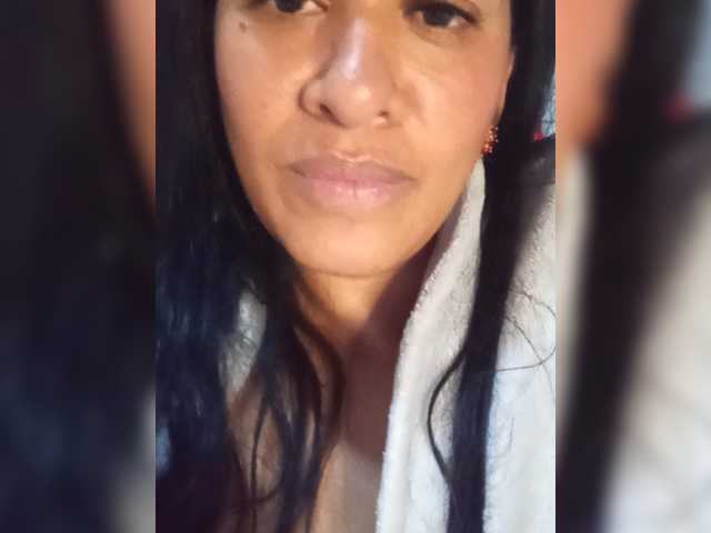 Letty33 live cam on BongaCams