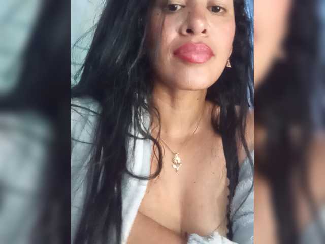 Letty33 live cam on BongaCams