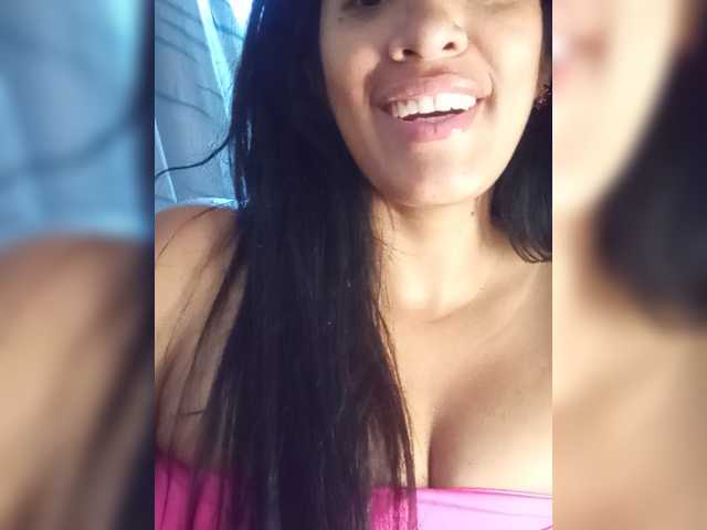 Letty33 live cam
