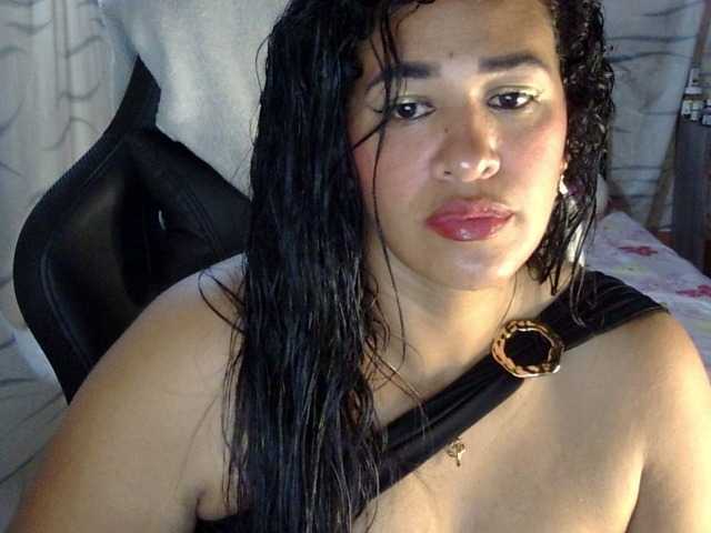 Letty33 live cam on BongaCams