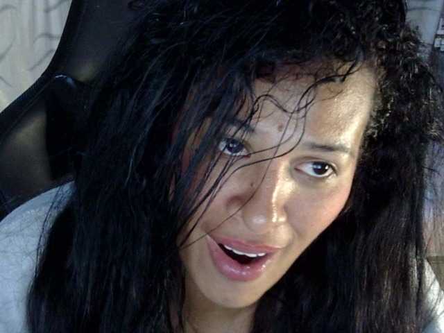 Letty33 live cam on BongaCams