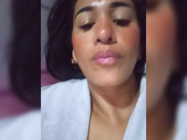 Letty33 live cam on BongaCams