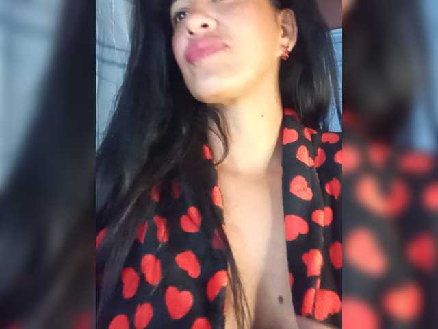 Letty33 live cam on BongaCams