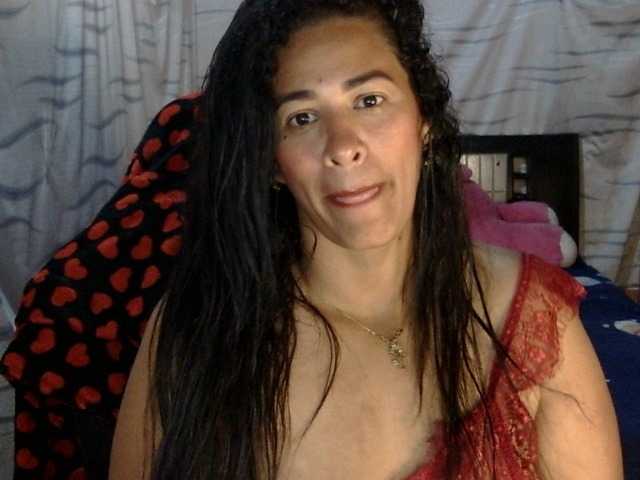 Letty33 live cam on BongaCams