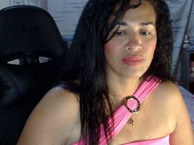 Letty33 live cam on BongaCams