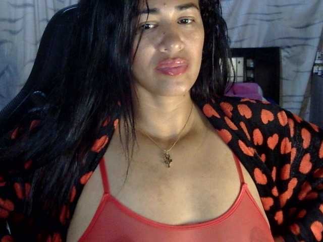 Letty33 live cam on BongaCams