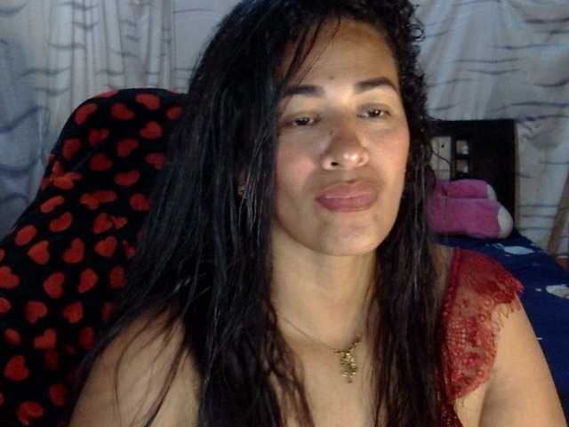 Letty33 live cam on BongaCams
