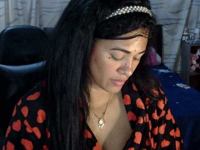 Letty33 live cam on BongaCams
