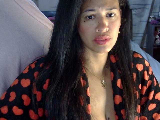 Letty33 live cam on BongaCams